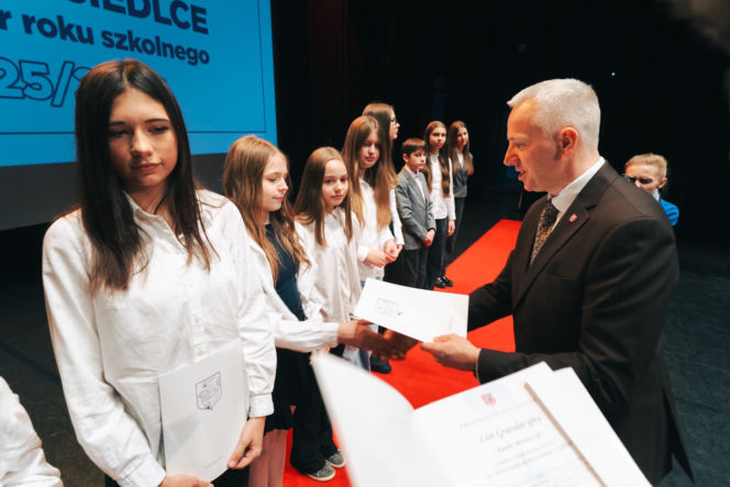 Najzdolniejsi uczniowie odebrali stypendia Prezydenta Miasta Siedlce