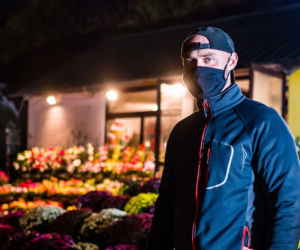 Gdańsk: Dramat po zamknięciu cmentarzy. Wściekli sprzedawcy zniczy i kwiatów! 