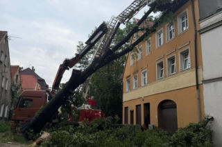 Burze spustoszyły Dolny Śląsk. Setki interwencji strażaków i ewakuacja obozów harcerskich