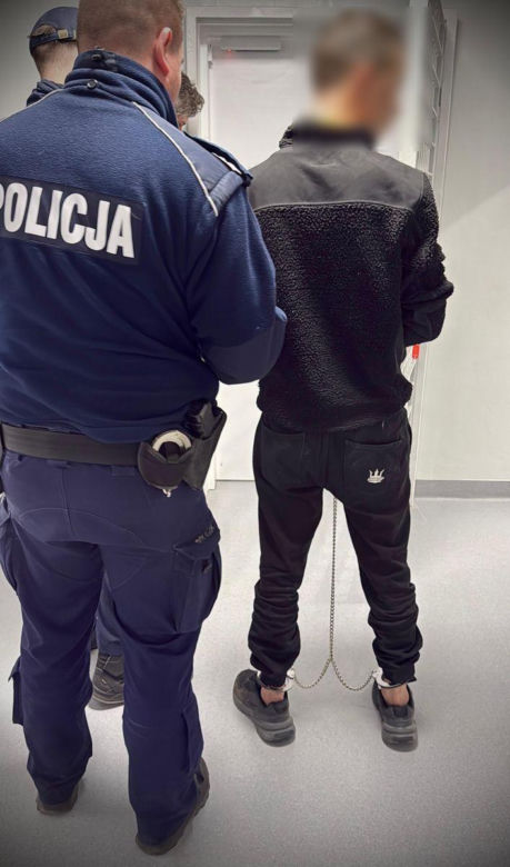 Wpadli podczas odbierania pieniędzy od seniorów. Policja rozbiła grupę oszustów