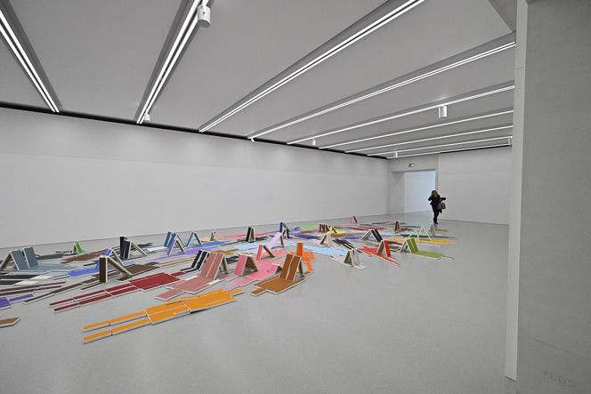 Wanny, buty i manekiny za 851 tys. zł? Ale sztuka! „To jedna z najbardziej wpływowych artystek na świecie”