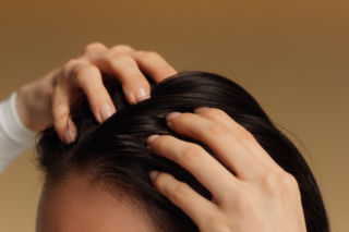 Pierwsza odżywka do skóry głowy Dyson Amino™ - zaawansowana  technologia pielęgnacji od Dyson Beauty 