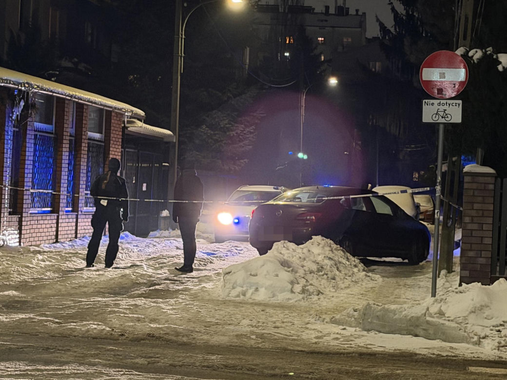 Tajemniczy atak w Ursusie. Mężczyzna raniony nożem w pośladek, sprawcy brak