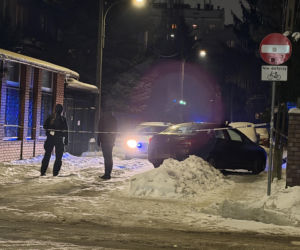 Tajemniczy atak w Ursusie. Mężczyzna raniony nożem w pośladek, sprawcy brak