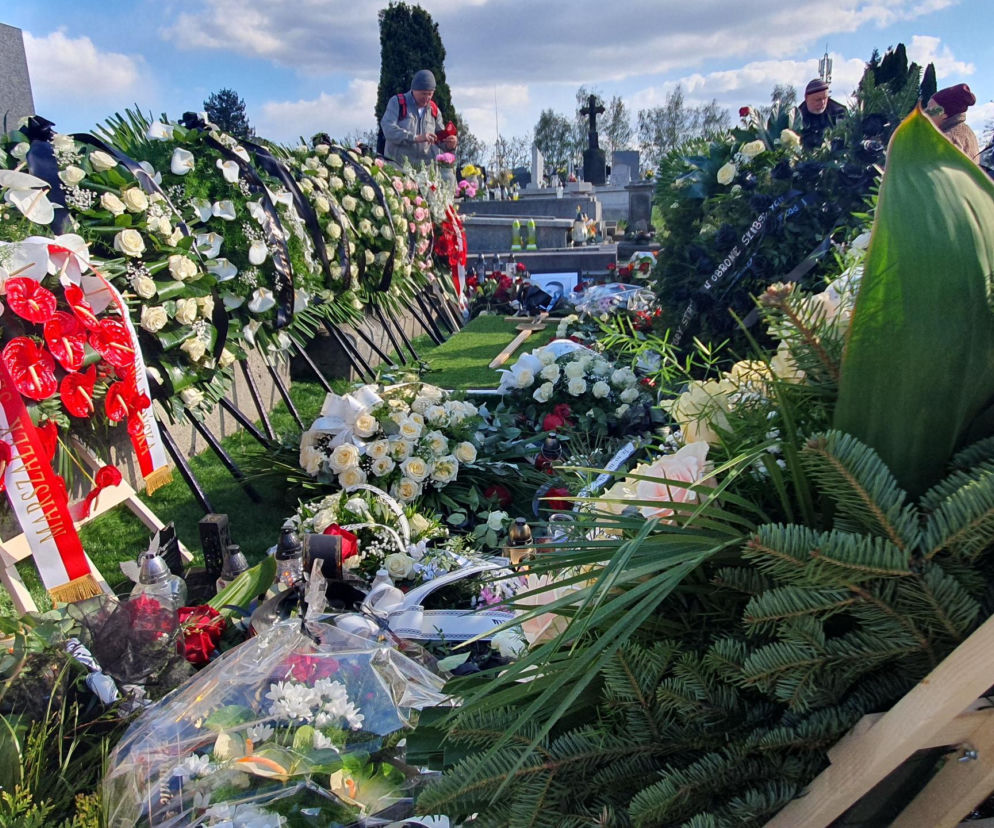Pożar na grobie Łukasza Litewki. Straż pożarna zabrała głos