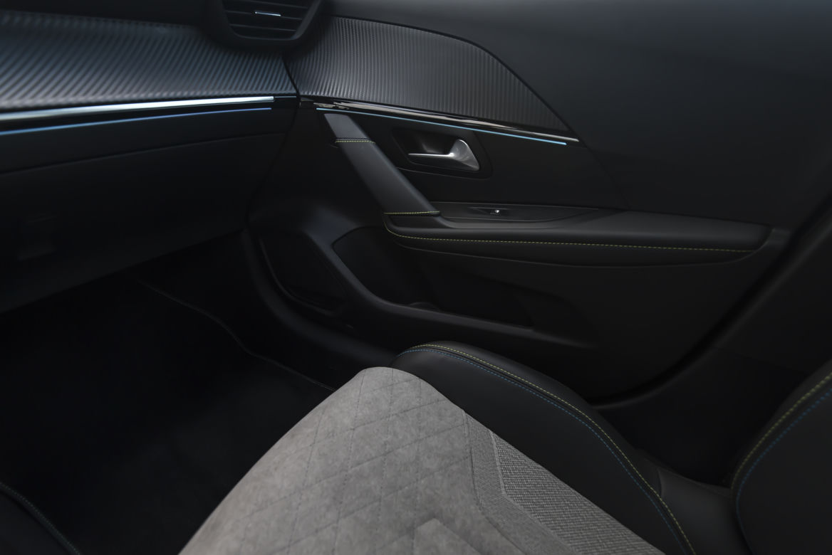 Peugeot e-208 GT