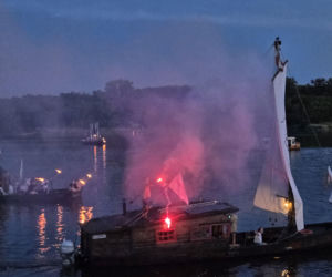 Wieczorna parada na Wiśle zachwyciła mieszkańców. Tak wyglądał finał Festiwalu Wisły w Fordonie