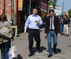 Tomasz Adamek robi kampanię rozdając autografy [ZDJECIA]