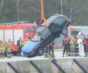 Auto w kanale portowym