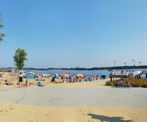 Gdzie się opalać w stolicy? Podpowiadamy najciekawsze plaże w Warszawie i okolicach! [GALERIA]