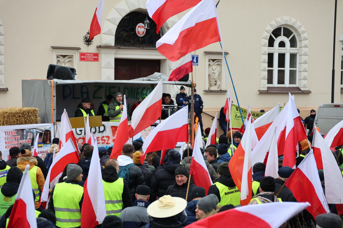 Protest rolników 20 marca przed Lubelskim Urzędem Wojewódzkim w Lublinie