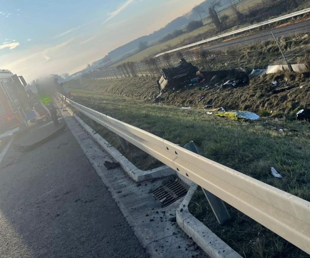 Ferrari uderzyło w audi. Zablokowany odcinek S5 niedaleko Kościana