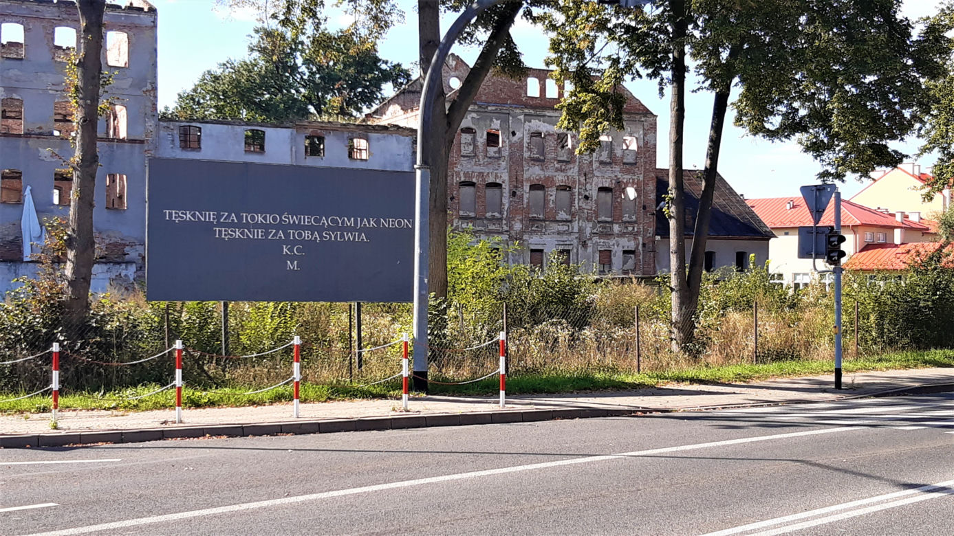 Bilbord z wyznaniem tęsknoty