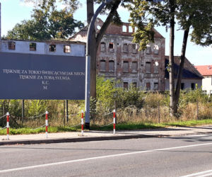 Bilbord z wyznaniem tęsknoty
