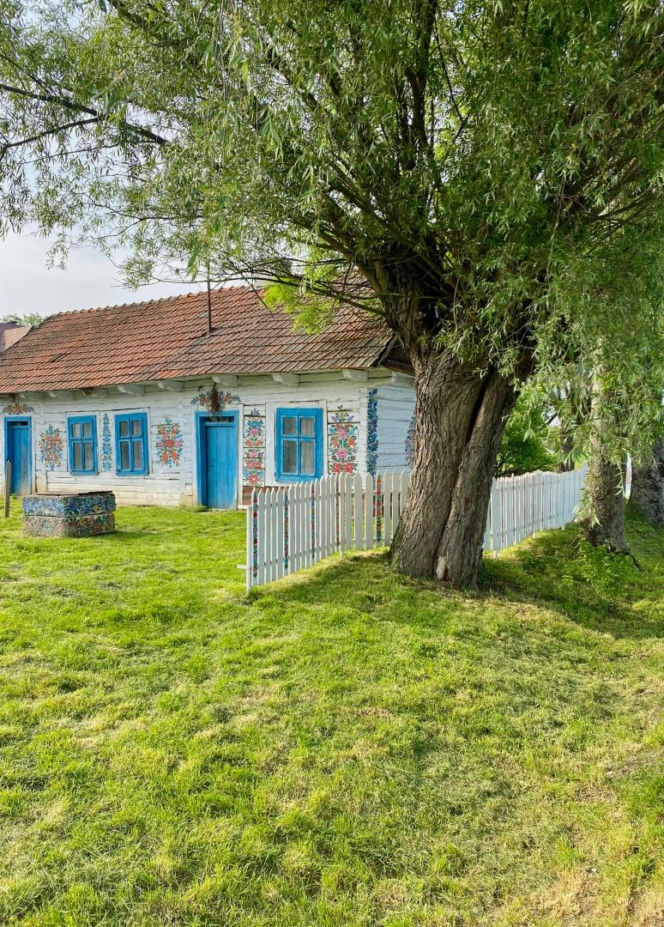 Tutaj malują nawet studnie i płoty! Zalipie wygląda jak wyjęte z bajki