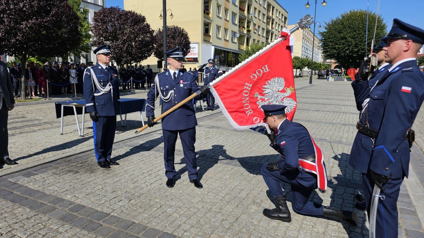 Nadanie sztandaru dla KPP w Świdwinie