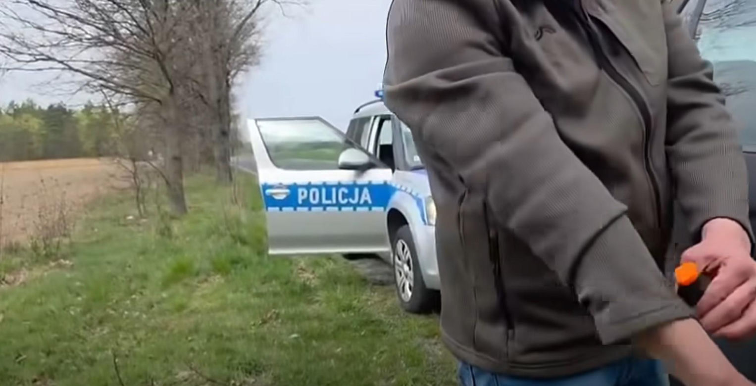 Poderżnął gardło rannej przy policjancie. Szokujące sceny pod Bolesławcem