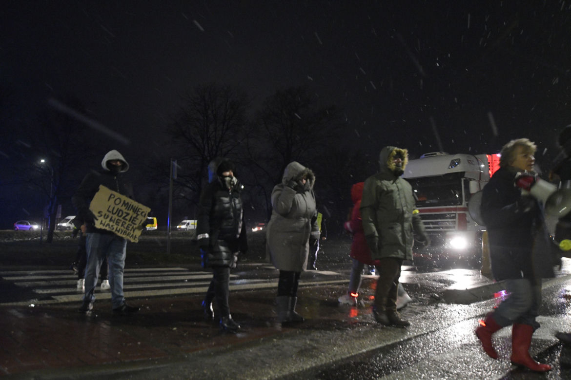 Blokowali rondo bo nie chcą smrodu. „Burmistrz sprzedał nasze zdrowie!”