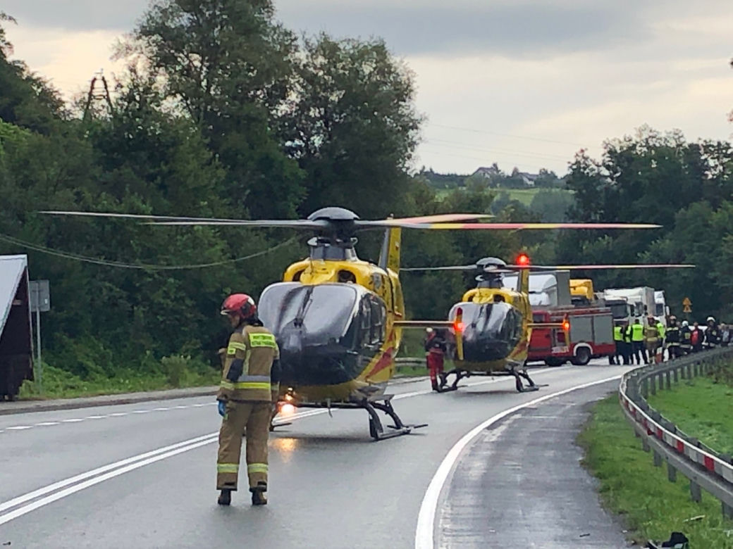 Wypadek w Witowicach Górnych. Nie żyją dwie osoby, ranne są dzieci