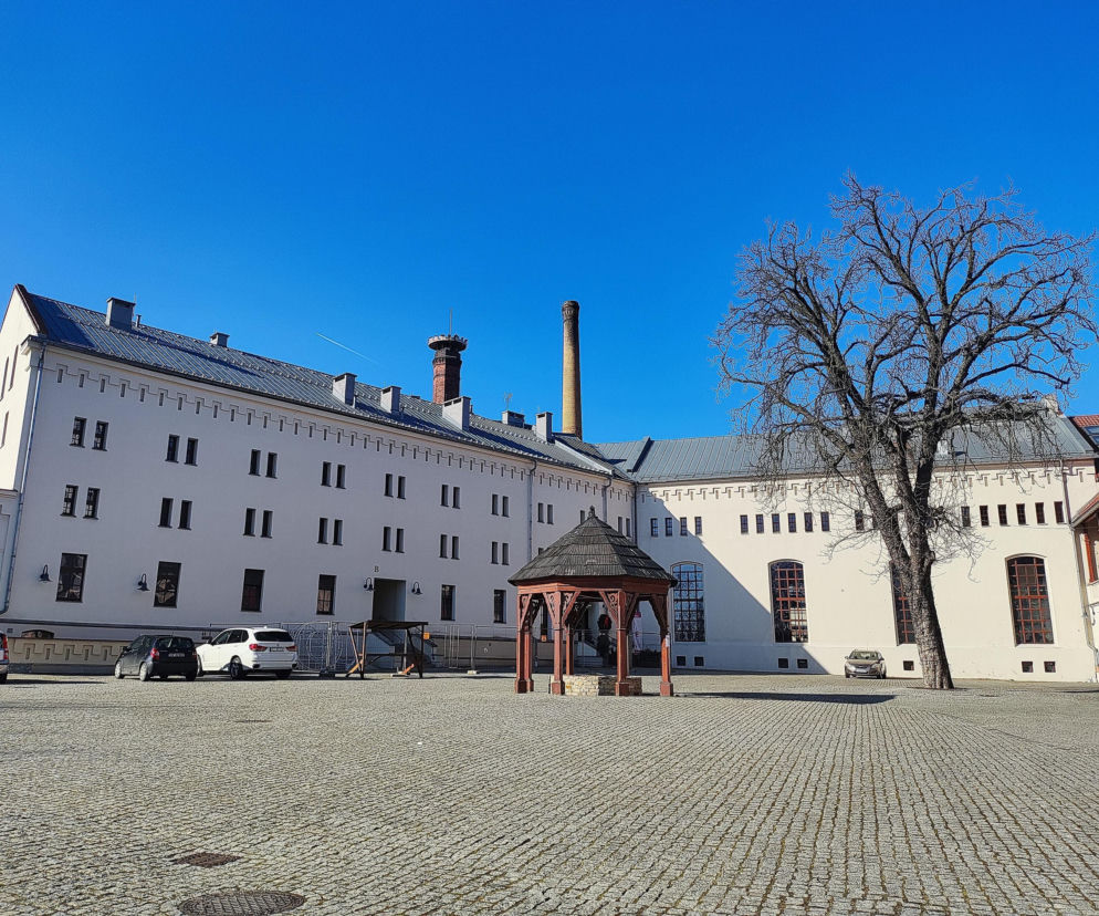 To miasto w województwie śląskim było stolicą. Znajduje się w nim perła śląskiego gotyku