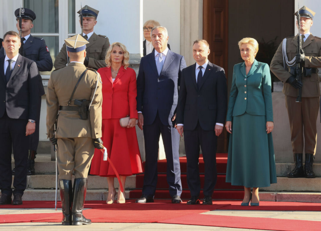 Agata Duda i pierwsza dama Czarnogóry w takich samych strojach. Która wypadła lepiej?