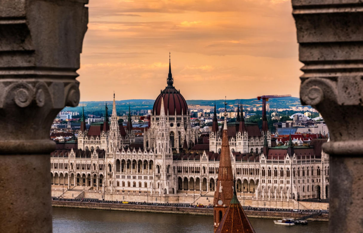 Sztuczna inteligencja wybrała 5 najmodniejszych miast w Europie. Musisz pojechać tam na weekend!