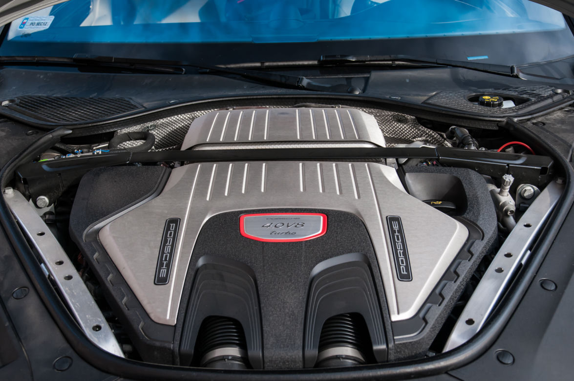 Porsche Panamera Turbo Sport Turismo 4.0 V8 550 KM