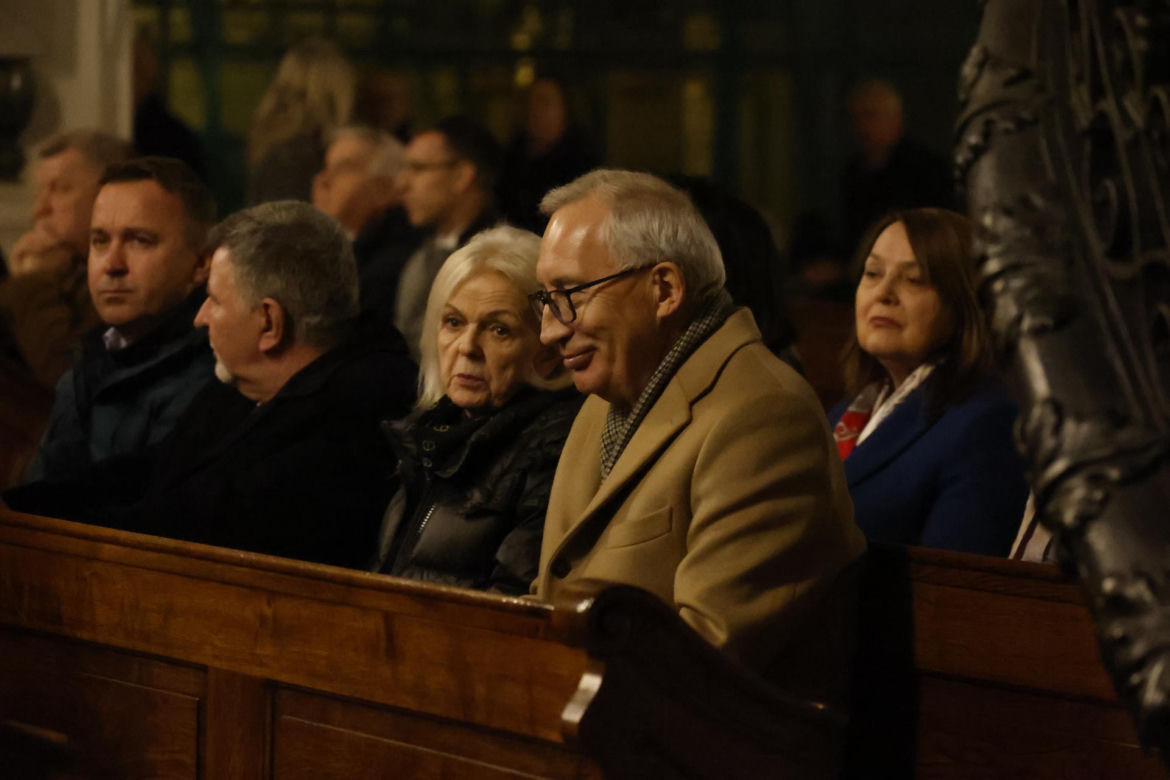 Jarosław Kaczyński z posłami na mszy św. w intencji Barbary Skrzypek