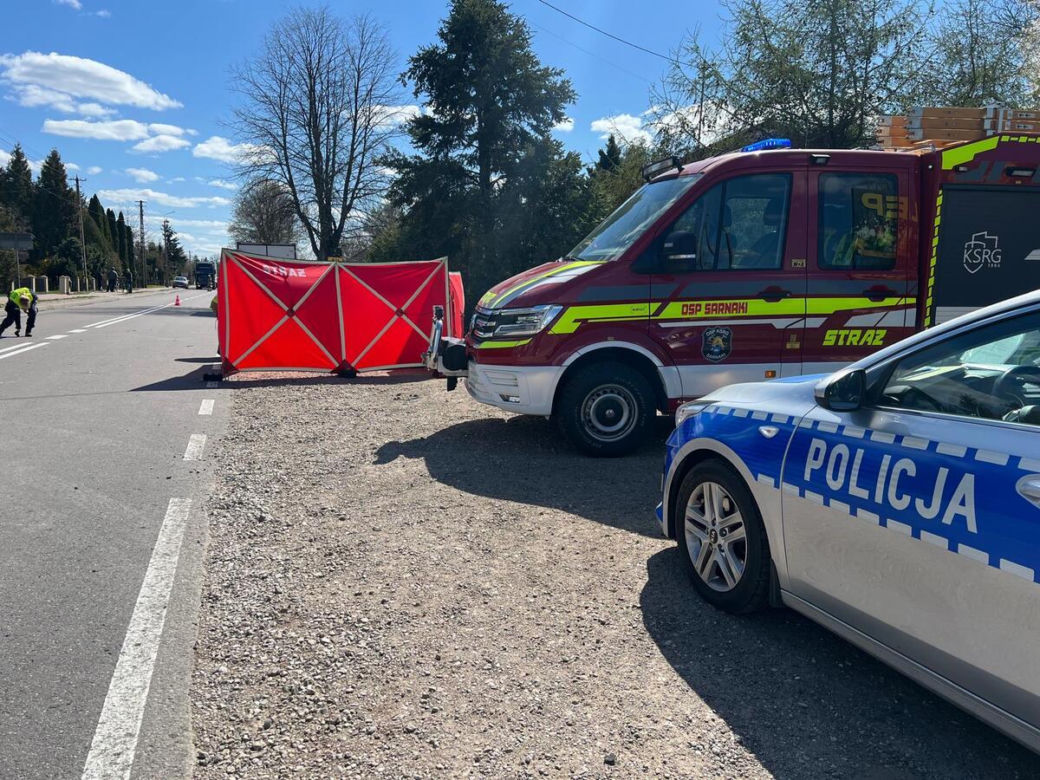 Tragiczny wypadek na DW 811 w Nowych Hołowczycach. Kierowca busa potrącił pieszą