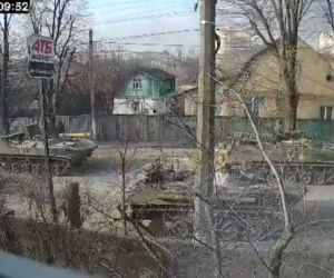 Pocisk uderzył w blok mieszkalny w Buczy pod Kijowem