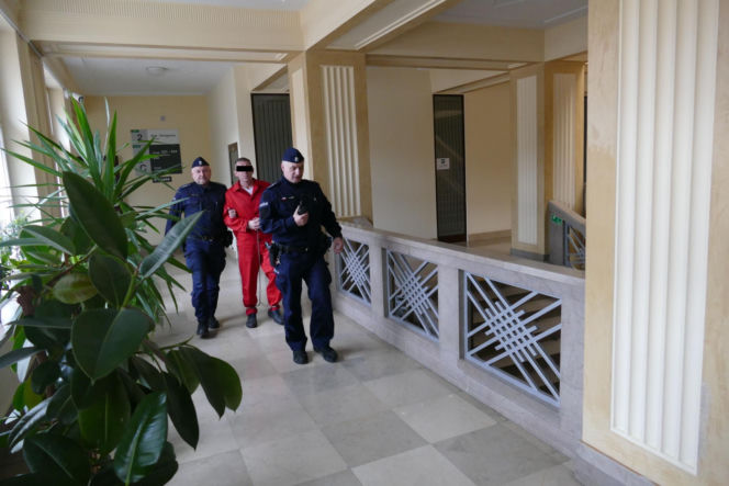 Ostrzelał braci i próbował zabić nożem znajomego. „Nie wiem, czy nim go uderzyłem”