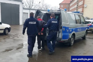 Wandale z Kętrzyna zniszczyli altankę na molo miejskiego jeziora!
