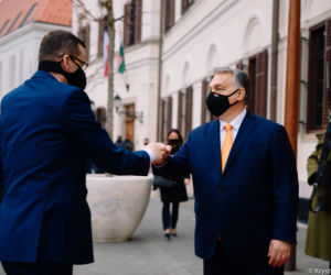 Orban modli się w Polsce o pieniądze
