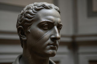 Książę Albert II z Monako. Skąd te tajemnicze blizny na twarzy?