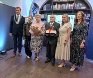 Łóżko wszystko goi. Cenne rady od par świętujących 50-lecie małżeństwa w Lesznie