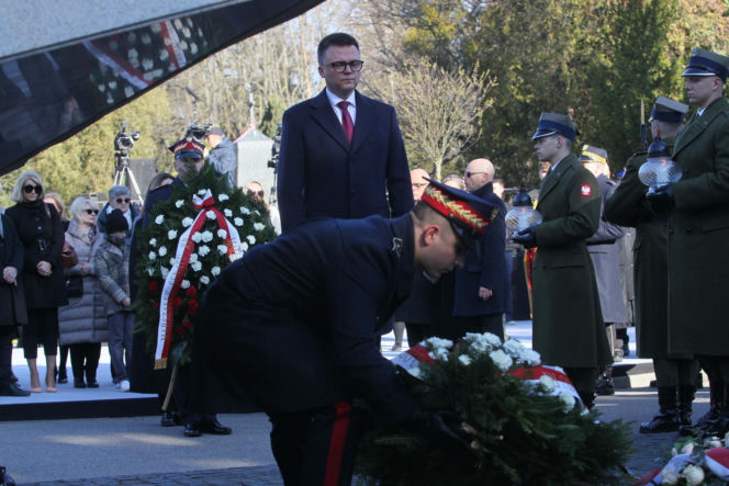 Obchody 16. rocznicy katastrofy smoleńskiej. Powązki