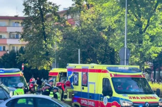 Groźny wypadek w centrum Opola. Auto wjechało w pieszych na chodniku