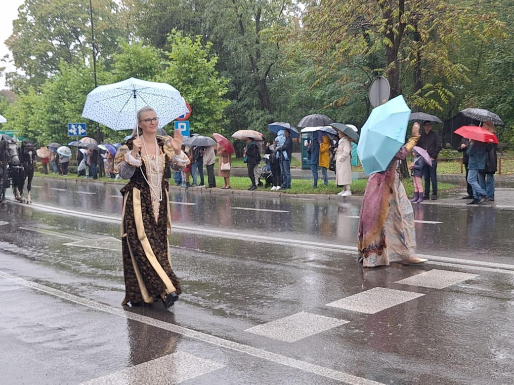 Pochód Gwarkowski 2025 w strugach deszczu