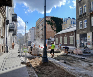 Warszawa zazielenia ul. Środkową, obok walą się kamienice. Dwie twarze dzielnicy