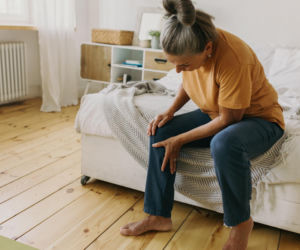 Boli cię kolano? Ortopeda mówi, kiedy to tylko przeciążenie, a kiedy poważny problem