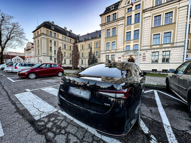 Wyciągnęli 63-letnią maszynę do odśnieżania