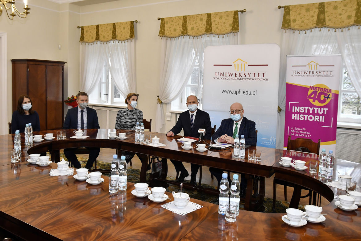 Podpisanie umowy o współpracy pomiędzy UPH i ZSP nr 1 w Siedlcach