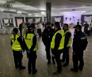 Państwo młodzi uciekli przed policją