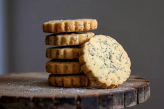 Na Boże Narodzenie piekę dwie blachy. Te świąteczne ciasteczka urzekają smakiem 