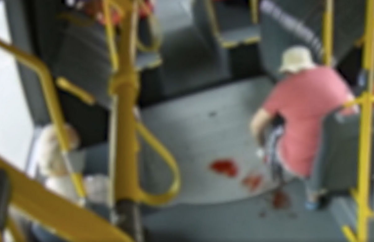 Weszła do autobusu i zaczęła mocno krwawić. Na pomoc starszej kobiecie rzucił się kierowca