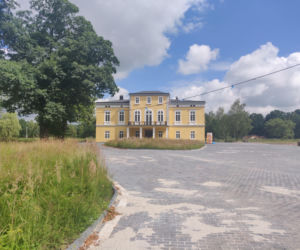 To jedno z najpiękniejszych miast na Śląsku. Czaruje jedynym takim pałacem myśliwskim w Polsce