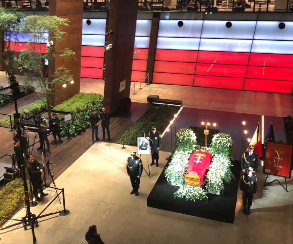 Trumna prezydenta Gdańska Pawła Adamowicza w Europejskim Centrum Solidarności