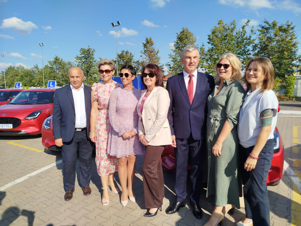 Siedlecki WORD wymienił starą flotę pojazdów egzaminacyjnych na nowe samochody marki Suzuki Swift