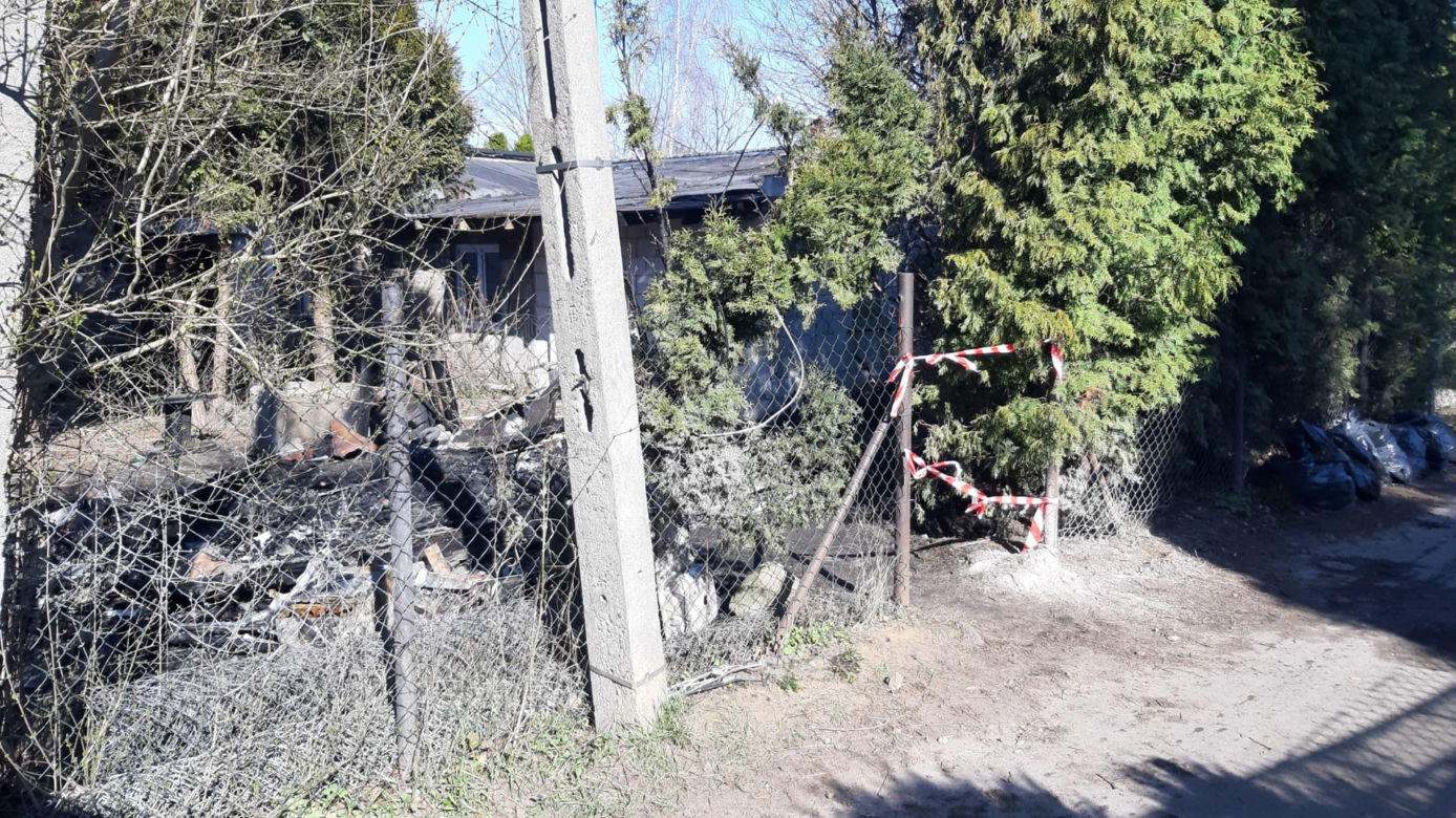 Potężny pożar przyczepy pod Warszawą. W zgliszczach znaleziono ciało
