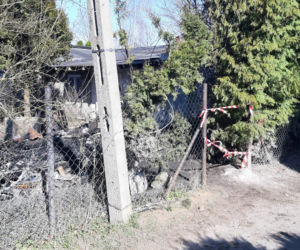 Potężny pożar przyczepy pod Warszawą. W zgliszczach znaleziono ciało